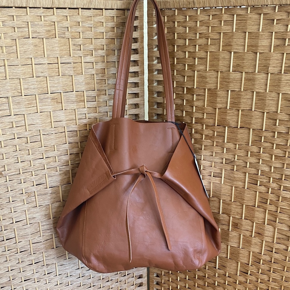 🎉 NEW‼️ WITH TAG‼️ LIBERTE’ GENUINE LEATHER LARGE TOTE‼️